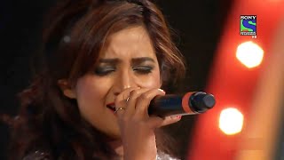 Chikni Chameli  Shreya Ghoshals Live Performance at Umang 2013 [upl. by Cadel]