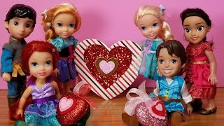 Valentines day 2021  Elsa amp Anna toddlers at school  Barbie is the teacher  heart crafts [upl. by Haddad]