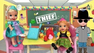 Anna and Elsa Toddlers School Cafeteria Lunch Story🍓Elsya Annya Toys Dolls Teacher Rapunzel Barbie [upl. by Lotsirb]