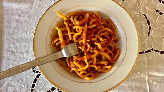 Pasta Grannies share 93 year old Peppas recipe for pici allaglione [upl. by Faina]