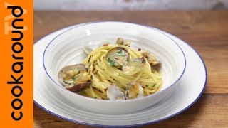 Spaghetti alle vongole  Ricetta classica [upl. by Adnamra819]